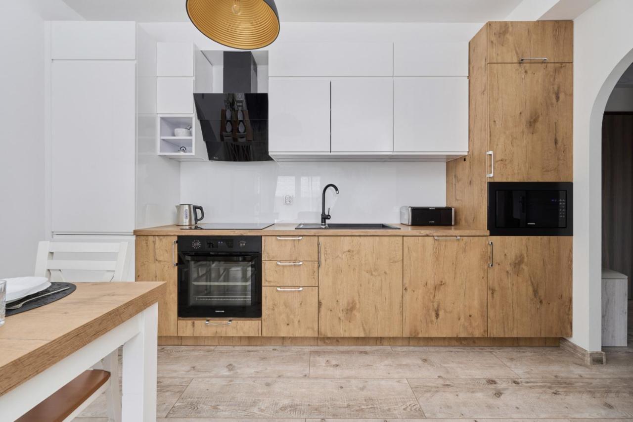 Spacious Apartment Suitable For Remote Work With Balcony & Parking By Noclegi Renters Wrocław Zewnętrze zdjęcie